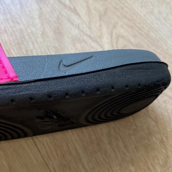 Pink Nike Offcourt Women's Slide Sandals Size 9 - Picture 8 of 8